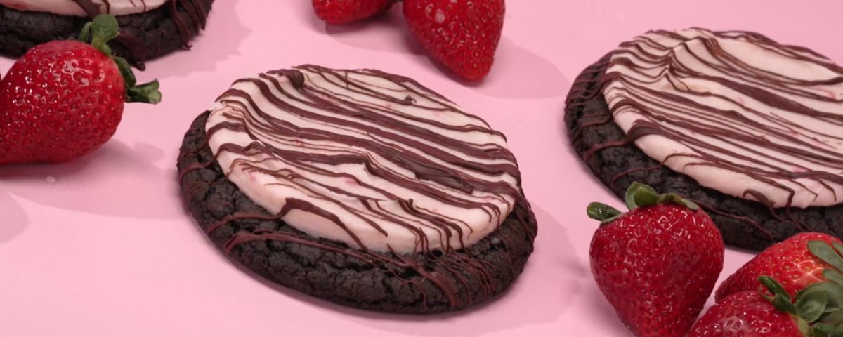 Preview of Crumbl's Chocolate Covered Strawberry