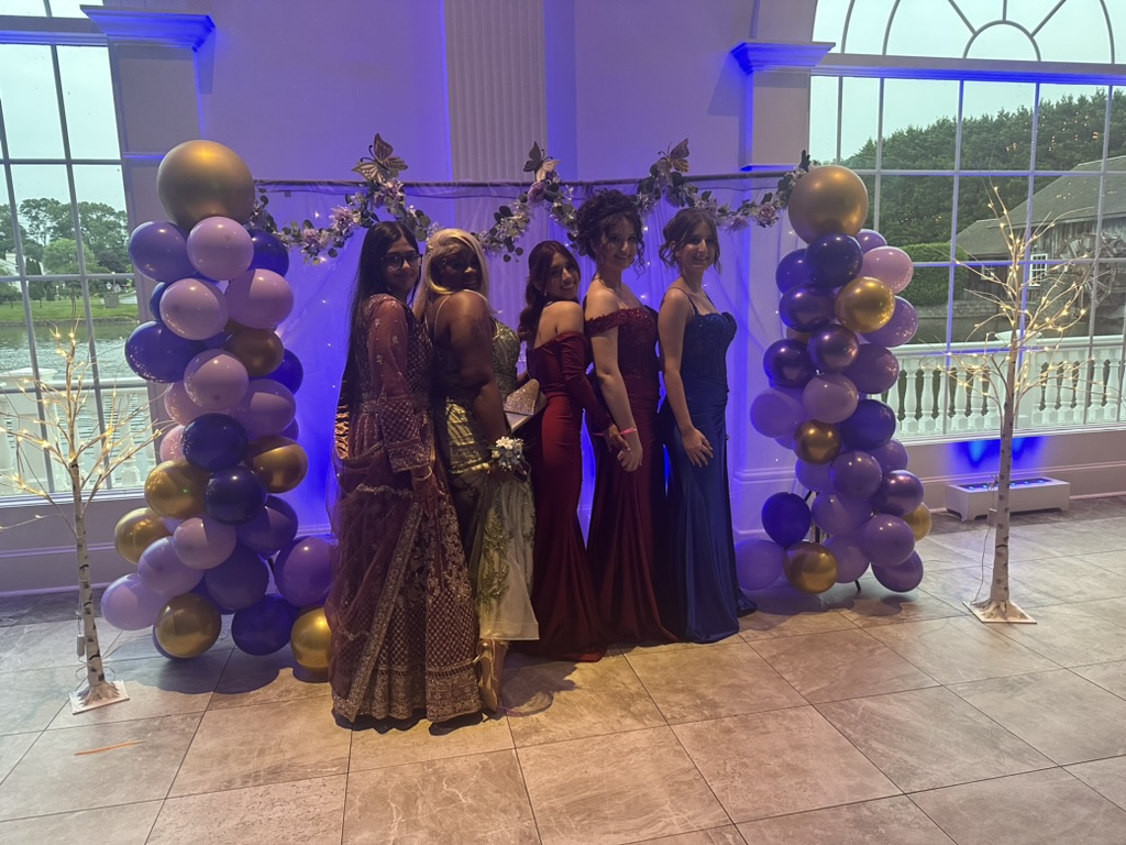 THS Class of 2025 Dances "Under the Lanterns"