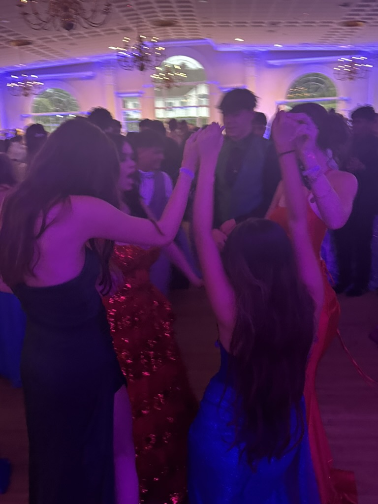 THS Class of 2025 Dances "Under the Lanterns"