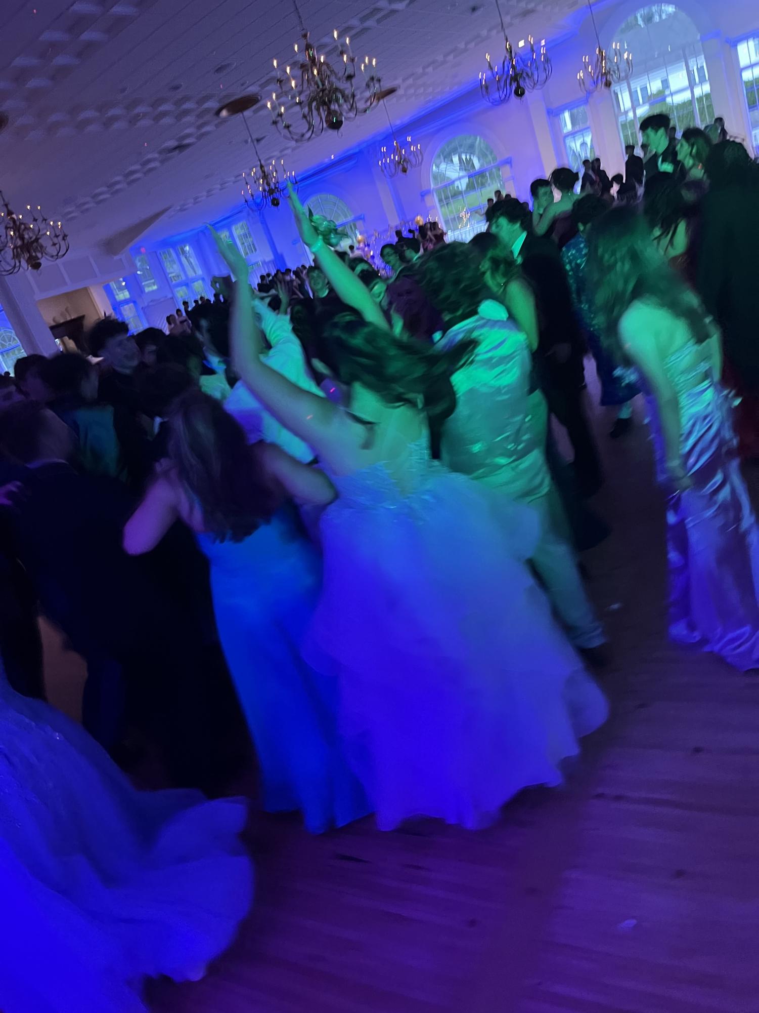 THS Class of 2025 Dances "Under the Lanterns"
