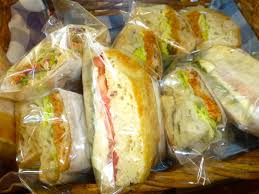 THS students returned to “grab and go” lunches for early dismissal, a practice not seen since the pandemic.