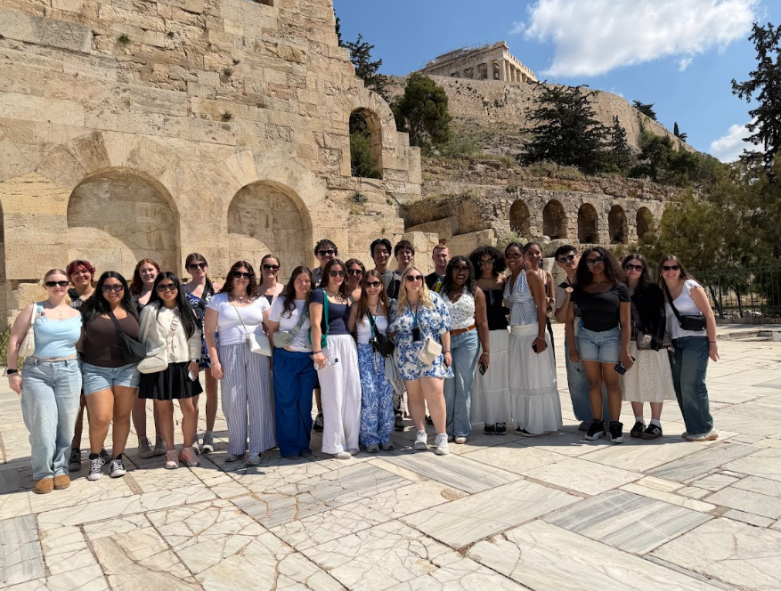Group photo at the Parthenon!
